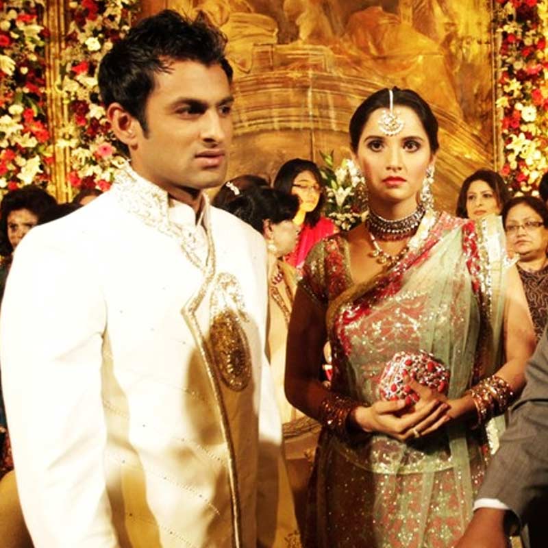 বিয়ের আগে-পরে ভারত এবং পাকিস্তানের সম্পর্ক এবং তাঁদের দাম্পত্যে দুই দেশের তিক্ততার প্রভাব পড়ে কি না, তা নিয়ে একাধিক প্রশ্নের মুখোমুখি হতে হয়েছে সানিয়া-শোয়েবকে। তাঁরা বরাবরই বলে এসেছেন, ‘‘দিল্লি আর লাহোরের মধ্যে আদতে কোনও তফাত নেই।’’