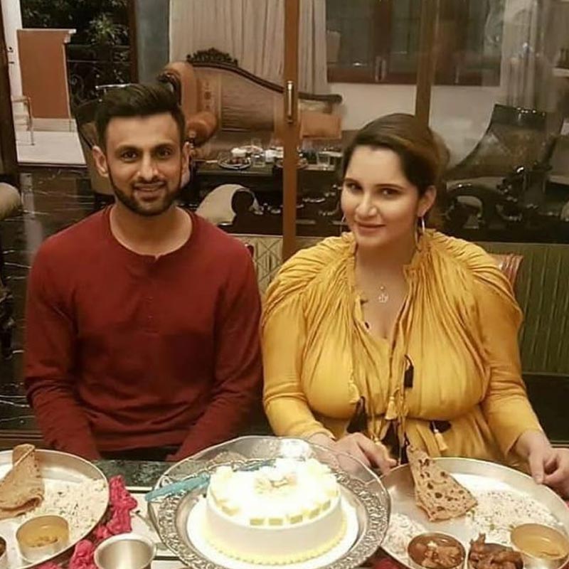 খেলার দুনিয়ার ব্যতিক্রমী এই তারকা যুগলকে নিয়ে সাংবাদিকদের উৎসাহও বরাবরই তুঙ্গে। তাই ভারত-পাকিস্তানের খেলা হলেই তাঁদের প্রশ্ন করা হত, কে কোন দলকে সমর্থন করছেন। খেলা নিয়ে সংসারে অশান্তি হয় কি না।