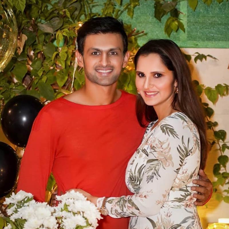 এই ধরনের প্রশ্নে বিরক্ত হয়ে থাকেন দু’জনই। সানিয়া প্রকাশ্যেই জানিয়েছেন, ১২ বছর ধরে একই প্রশ্ন শুনতে শুনতে এবং উত্তর দিতে দিতে তিনি ক্লান্ত। তাঁদের কাছে খেলাটা কেবল খেলা। তাকে কেন্দ্র করে ঝগড়াঝাঁটি বা অশান্তির কোনও প্রশ্নই ওঠে না। 