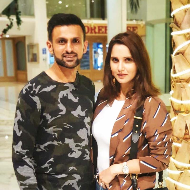 পাকিস্তানের সংবাদমাধ্যম ‘ডেইলি জাং’-এর দাবি, সানিয়া মির্জা এবং শোয়েব মালিকের বিয়ে ভেঙে যাওয়ার মুখে। গত কয়েক দিন ধরে নাকি সানিয়া এবং শোয়েব একসঙ্গে থাকছেন না।