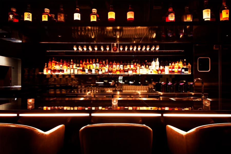 আবার সপ্তাহান্তে নাইট ক্লাবে ভিড় থাকলে এজেন্সি থেকে আলাদা করে বাউন্সারদের আনা হয়। সেই ক্ষেত্রে সপ্তাহান্তে তাঁরা দুই থেকে তিন হাজার টাকা বেতন পান।