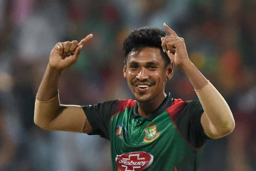 মুস্তাফিজুর রহমান— ব্যাট হাতে ভরসা জোগাবেন, এতটা সম্ভবত ভাবেন না অধিনায়ক শাকিবও। ১ বল খেলে অপরাজিত থেকে যান মুস্তাফিজুর। বল হাতে অবশ্য হতাশ করেননি বাংলাদেশের এই তারকা বোলার। ৪ ওভারে ২১ রান দিয়ে নেন ইফতিকার আহমেদের উইকেট। ১০-এর মধ্যে তিনি পাচ্ছেন ৫ নম্বর।   