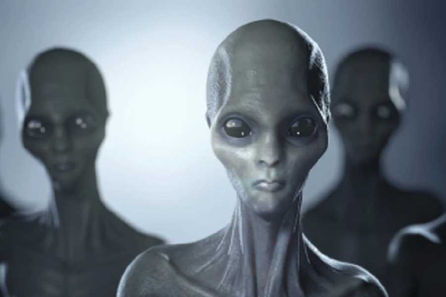 মহাকাশ গবেষণার ক্ষেত্রে প্রথম যে প্রশ্ন ওঠে, তা হল, পৃথিবীর বাইরে আদৌ প্রাণ আছে কি? ভিন্গ্রহীরা যদি অন্য কোনও গ্রহ বা উপগ্রহে থাকে, তবে তারা পৃথিবীর মাটিতে এসে পৌঁছতে পারে কি?