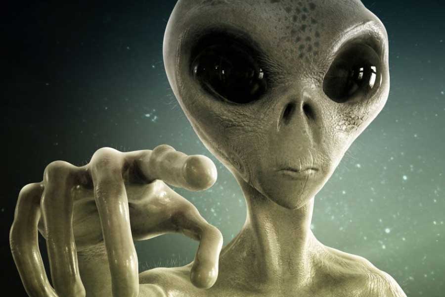 প্রমাণ না মিললেও মহাকাশ গবেষকদের একাংশের বিশ্বাস, ভিন্‌গ্রহীদের অস্তিত্ব রয়েছে। তাদের সঙ্গে পৃথিবীর মানুষের সাক্ষাতও হতে পারে যে কোনও দিন, বিশ্বাস করেন অনেকে।