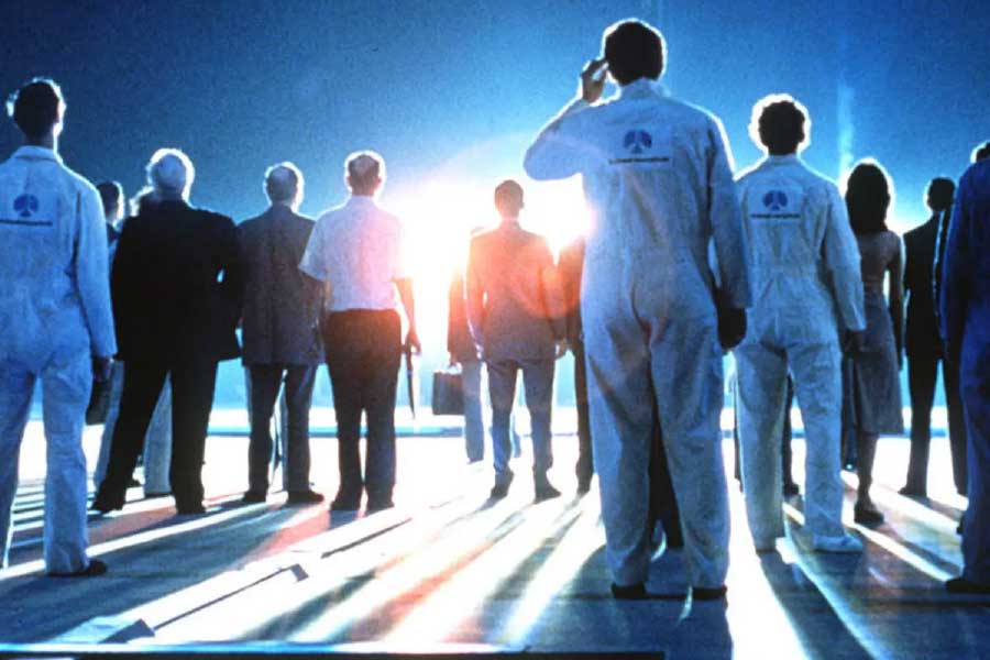 ব্রিটেনে ভিন্‌গ্রহীদের সঙ্গে সাক্ষাতের পরিকল্পনা এবং গবেষণার নেতৃত্ব দিচ্ছেন সেন্ট অ্যানড্রিউজ় বিশ্ববিদ্যালয়ের অধ্যাপক জন এলিয়ট। তিনি বলেন, ‘‘পৃথিবীর বাইরে থেকে কি কখনও আমাদের জন্য কোনও বার্তা এসে পৌঁছবে? আমরা সেটা জানি না। তবে যদি সত্যি সত্যি কোনও দিন তা হয়ে যায়, তা হলে আমাদের যেন অপ্রস্তুত হয়ে পড়তে না হয়।’’