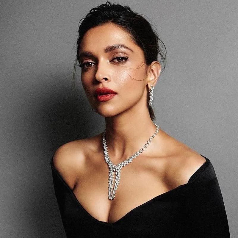 দীপিকা জানিয়েছিলেন, ‘বিশ্বাসঘাতক’ ছিলেন রণবীর। দীপিকা বলেন, ‘‘আমার কাছে যৌনতা শুধুই শারীরিক সম্পর্ক নয়। যৌনতার সঙ্গে জড়িয়ে রয়েছে আবেগ। সম্পর্কে থাকার সময় আমি কখনও কারও সঙ্গে বিশ্বাসঘাতকতা করিনি। আমি নিজে সেই বিশ্বাসঘাতকতার স্বীকার হলে কেন থাকব সম্পর্কে?’’