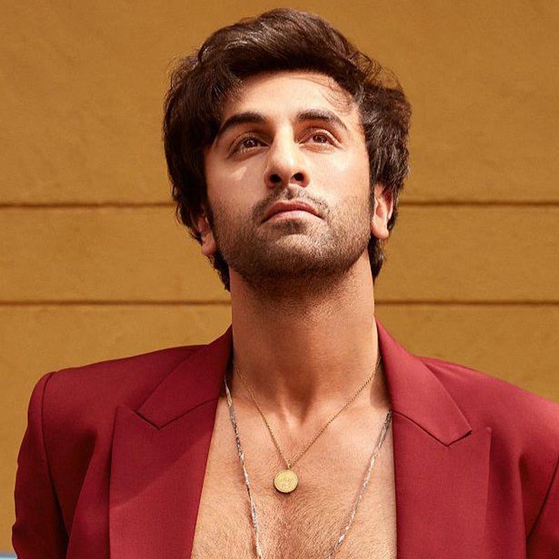 তার আগেও কম সম্পর্কে জড়াননি রণবীর। ক্যাটের সঙ্গে সম্পর্ক ভাঙার পরে আর দেরি করেননি। 