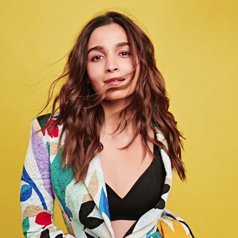 রণবীরের আগে বেশ কয়েক বার সম্পর্কে জড়িয়েছেন আলিয়া ভাট। প্রথম প্রেম নাকি তাঁর রমেশ দুবে। আলিয়ার স্কুলের বন্ধু ছিলেন তিনি। স্কুল শেষ হতেই সম্পর্ক ভেঙে যায়।