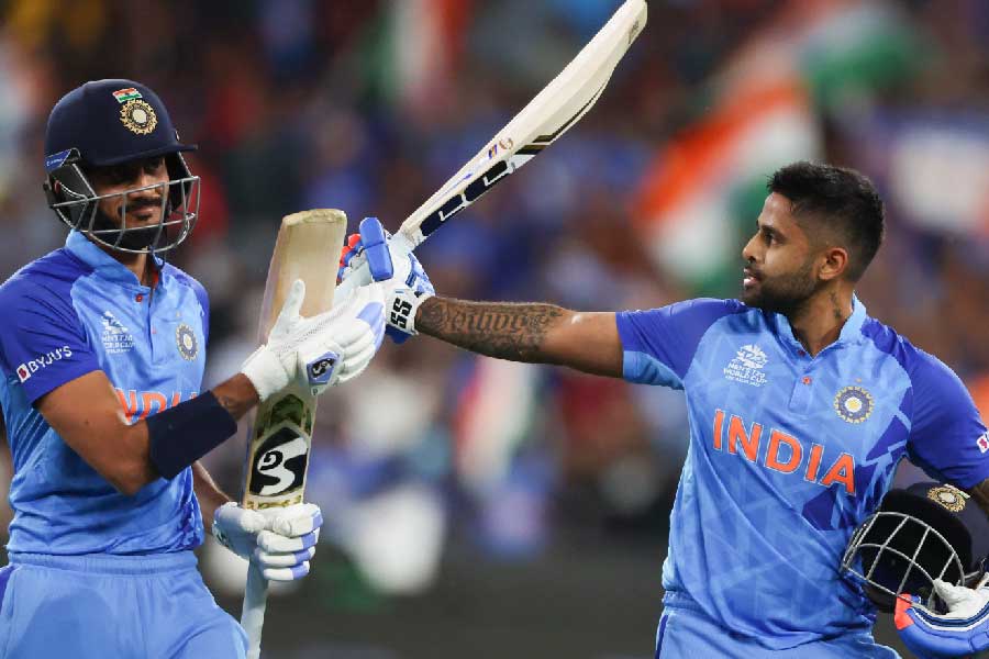 কাপ জেতার লক্ষ্যে ক্যাঙারুর দেশে পা রাখা ভারত কেমন খেলল জিম্বাবোয়ের বিরুদ্ধে? আনন্দবাজার অনলাইনের বিচারে রাহুল, কোহলি, ঋষভরা কত পেলেন? 