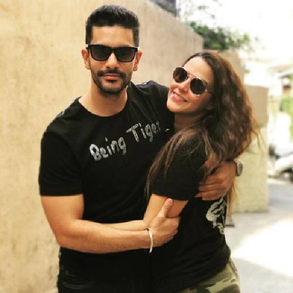 ২০১৮ সালের মে মাসে বেশ ছিমছাম ভাবেই বিয়েটা সেরে ফেলেন নেহা ধুপিয়া এবং অঙ্গদ বেদী। সাক্ষী ছিলেন শুধুই পরিবার এবং বন্ধুরা। বিয়ের এক মাসের মাথায় সমাজমাধ্যমে মা হওয়ার খবর ঘোষণা করেন।