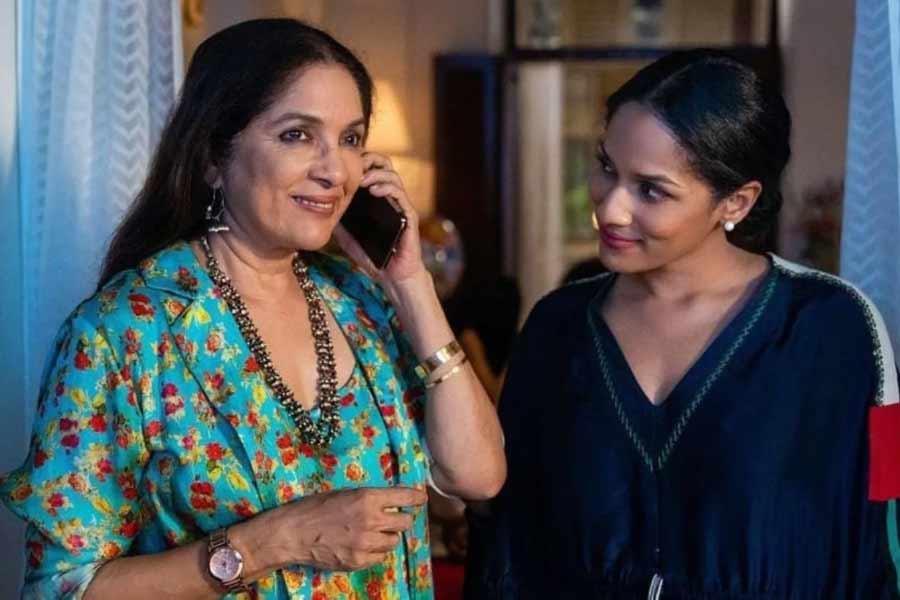 বিয়েটা কোনও দিন হয়নি। তা বলে মাতৃত্ব থেকে পিছিয়ে যাননি নীনা গুপ্ত। জন্ম দিয়েছেন মেয়ে মাসাবাকে। একা হাতে মানুষও করেছেন অভিনেত্রী।