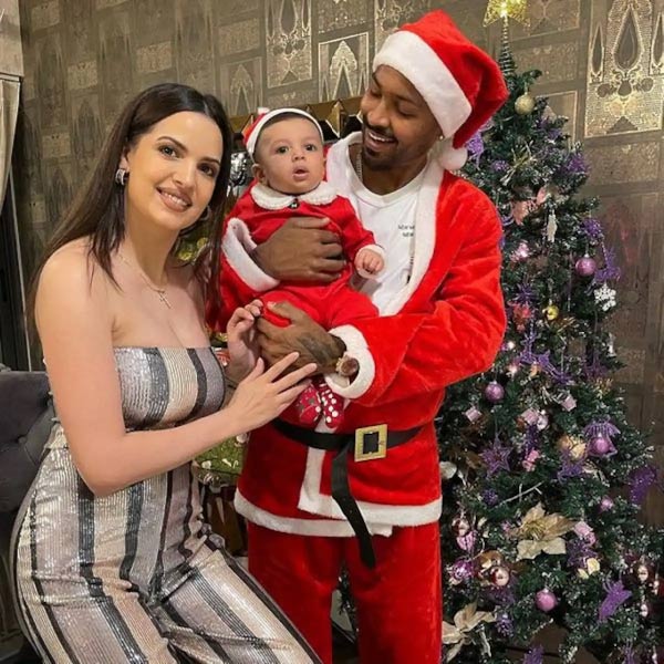 ২০২০ সালের ১ জানুয়ারি বাগ্‌দানের কথা ঘোষণা করেন হার্দিক আর নাতাশা। ২০২০ সালের জুলাই মাসে ছেলে অগস্ত্যের জন্ম হয়। 