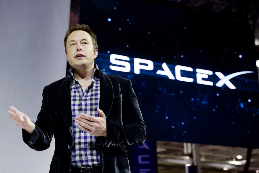 স্পেসএক্স: স্পেসএক্স হল আমেরিকার একটি বেসরকারি মহাকাশযান প্রস্তুতকারক এবং গবেষণা সংস্থা। এই সংস্থার প্রধান দফতর রয়েছে ক্যালিফোর্নিয়ায়। 