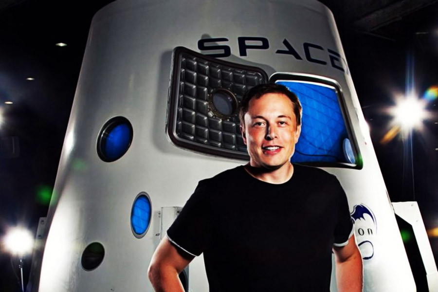 স্পেসএক্সের অধীনে ‘স্টারলিঙ্ক স্যাটেলাইট ইন্টারনেট’ রয়েছে। এটি উপগ্রহের মাধ্যমে বিভিন্ন দেশে  ইন্টারনেট পরিষেবা প্রদান করে।