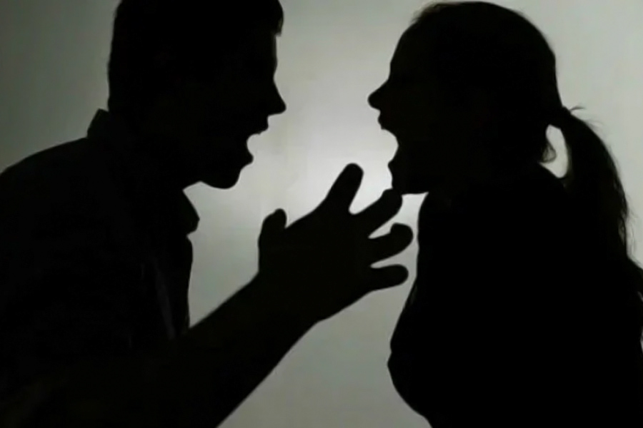 জানা গিয়েছে, জেইনেপ সেনিপার নামে এক ২৪ বছর বয়সি তরুণীর সঙ্গে ওই বক্সারের প্রেমের সম্পর্ক ছিল। কিন্তু, সম্পর্কে থাকাকালীন তাঁদের মধ্যে ঝামেলা লেগেই থাকত। 