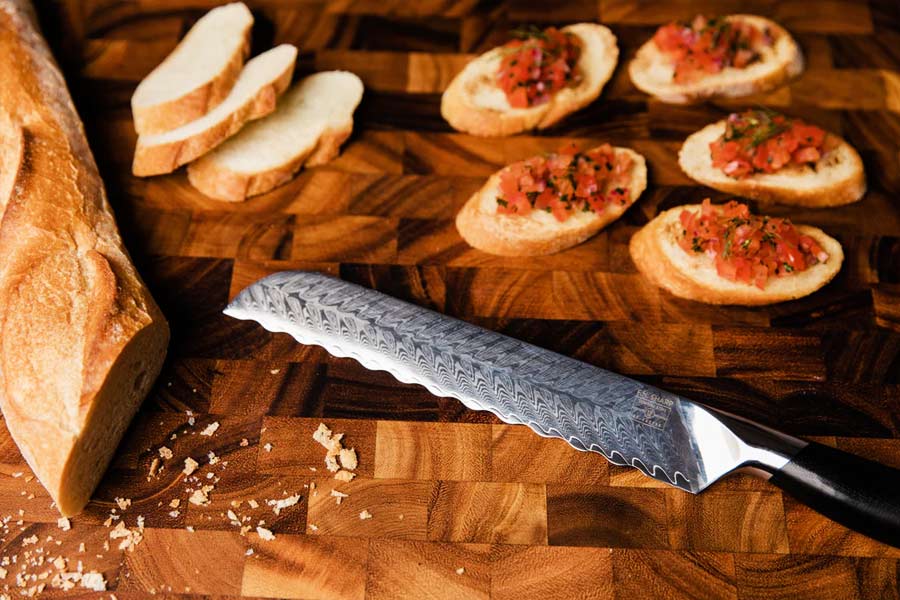 রান্নাঘর থেকে পাঁউরুটি কাটার ছুরি নিয়ে এসে প্রেমিকার বুকে একের পর এক কোপ মারেন যুবক। পুলিশ সূত্রে দাবি, ৩৭ বার ছুরির কোপ মারেন যুবক। ঘটনাস্থলেই জেইনেপের মৃত্যু হয়। 