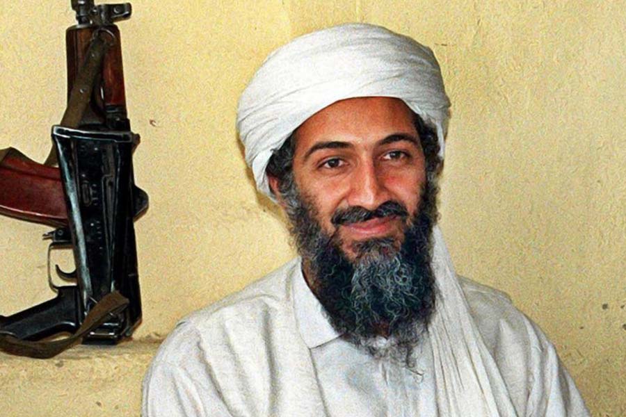 ৯/১১-র ঘটনার পর ওমরই আল-কায়দা প্রধান ওসামা বিন লাদেনকে মদত দিয়েছিলেন বলে দাবি করে মার্কিন গোয়েন্দারা।