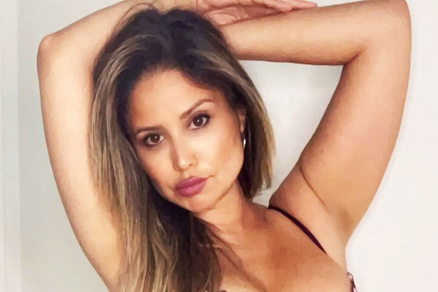 পুরুষদের সঙ্গে অনলাইনে কথা বলেন লেনা।