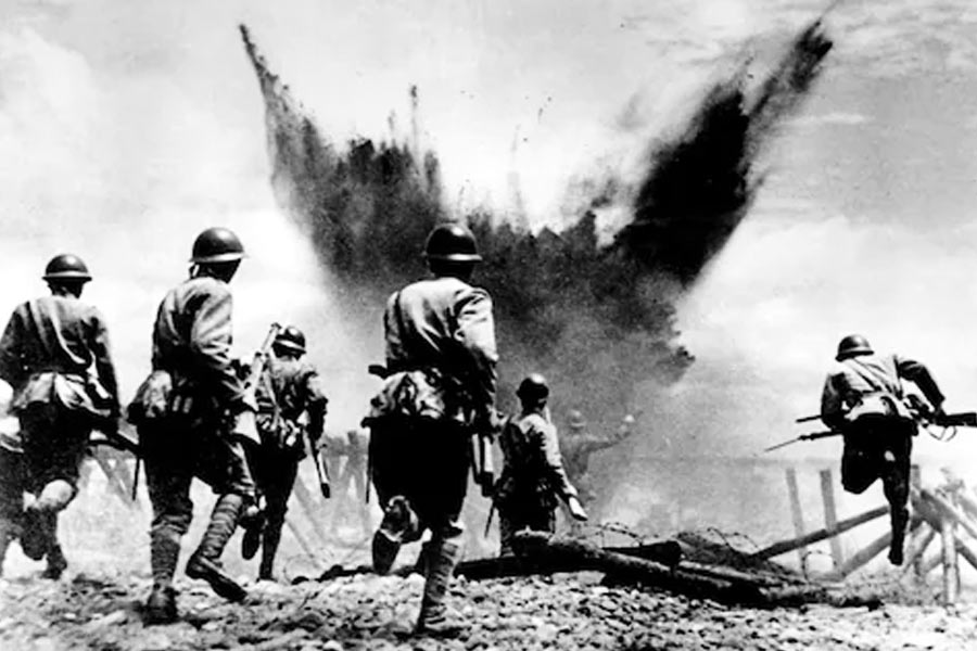 ১৯২৩ সালে তৈরি হয়েছিল বিমানবন্দরটি। দ্বিতীয় বিশ্বযুদ্ধের সময় এটি নাৎসি অধিকারে আসে।