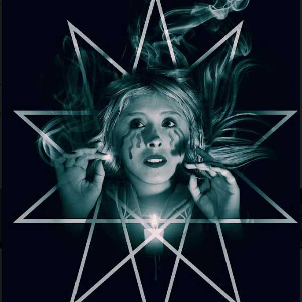 অন্য দিকে যাঁরা প্রকৃতই ডাইনিবিদ্যার চর্চা করতেন, তাঁদের একটা বড় অংশই গির্জার রোষ থেকে নিজেদের বাঁচিয়ে চলার উপায় জানতেন। আবার সমাজের ক্ষমতাবান মানুষদের অনেকেই তাঁদের পৃষ্ঠপোষক হিসাবে কাজ করতেন। ফলে সহজে গির্জা তাঁদের ঘাঁটাতে পারত না।