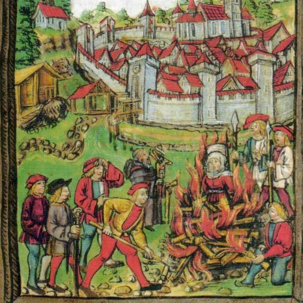 উইচ বা ডাইনিবিদ্যার চর্চাকারীদের ব্যাপারে সমাজের বেশির ভাগ মানুষই বিচিত্র মনোভাব পোষণ করতেন। মধ্যযুগের ইউরোপের গ্রামজীবনে মহামারি, পানীয় জলে দূষণ বা এই জাতীয় কোনও অঘটন ঘটলে শুরু হত ‘ডাইনি’ খোঁজার কাজ। একটি স্তরে ডাইনি খোঁজা বা ‘উইচ হান্ট’ সামাজিক ব্যাপার হলেও পরে তাতে ঢুকে পড়ে ক্যাথলিক চার্চ।