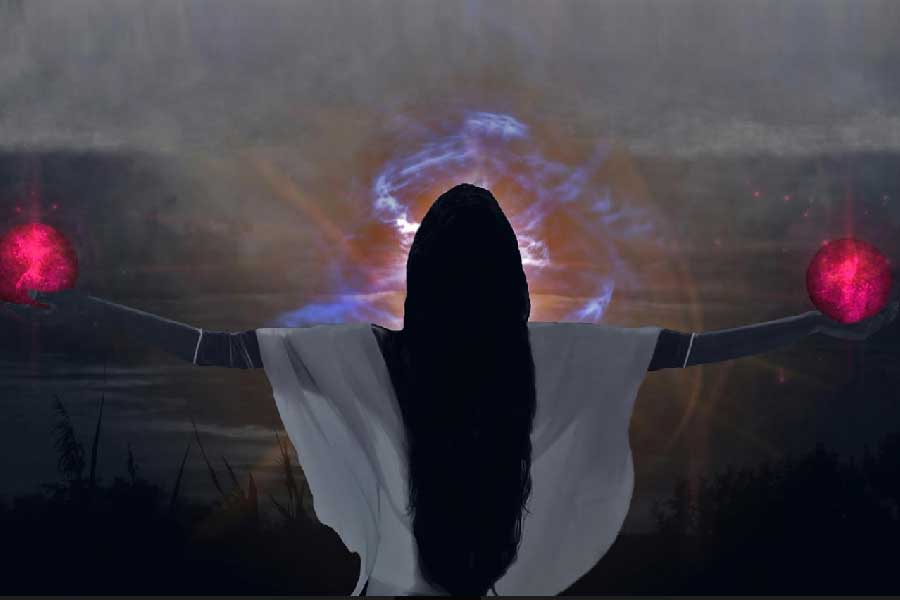 ইউরোপীয় উইচক্র্যাফটের ইতিহাস ঘাঁটতে বসলে দেখা যাবে, তার জন্ম সুদূর অতীতে। প্রাগৈতিহাসিক কালে। প্রাকৃতিক শক্তির উপাসনার পাশাপাশি মানুষ অতিপ্রাকৃত শক্তিকেও আয়ত্ত করতে চায়। আর সেখান থেকেই জন্ম হয় এই বিদ্যার।