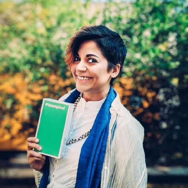 অভিনেতা রণবীর সিংহের করা নিরোধের বিজ্ঞাপনেও নয়না প্রধান চিত্রগ্রাহক হিসাবে কাজ করেছেন।