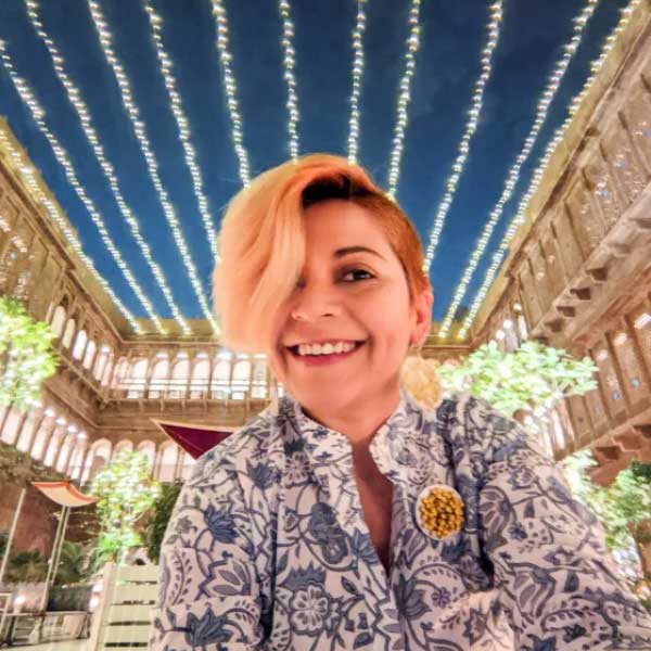 নয়না বলেন, ‘‘আমার মনে আছে, আমি টুইটারের তরফে ইমেলের মাধ্যমে একটি আমন্ত্রণ পেয়েছিলাম এবং সেই সময়ে এটির নাম ছিল ‘টুটার’ (TWTTR)। পরে এর বানান পরিবর্তন হয়। আমার কোনও ধারণা ছিল না যে পরবর্তী কালে এটি পৃথিবীর অন্যতম বড় মাইক্রোব্লগিং সাইট হয়ে উঠবে।’’