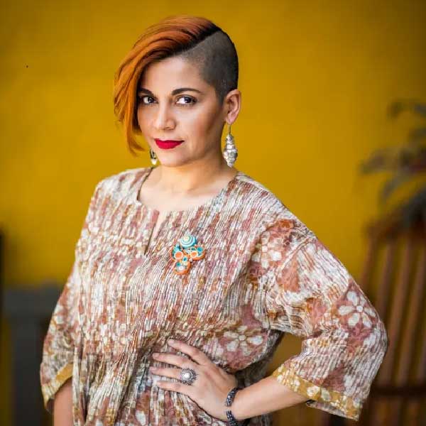 নয়না নিজের টুইটারের ‘ব্লু টিক’ ধরে রাখতে মাসিক অর্থ প্রদান করবেন কি না জিজ্ঞাসা করা হলে নয়না বলেন, ‘‘কিসের জন্য টাকা নেওয়া হচ্ছে, সে সম্পর্কে এখনও কোনও স্পষ্টতা নেই। এই বিষয়ে কিছু স্পষ্টতা পাওয়া গেলে তবেই আমি কোনও রকম সিদ্ধান্ত নিতে পারব। টুইটার একটি বেসরকারি সংস্থা। এই সংস্থার তরফে ‘ব্লু টিক’ দেওয়া হয় যাতে সমাজে পরিচিত মুখেদের অ্যাকাউন্ট আসল কি না তা যাচাই করা যায়। গত ১৬ বছরে আমি যদি এর জন্য টাকা না দিয়ে থাকি, তা হলে এখন কেন দেব?’’