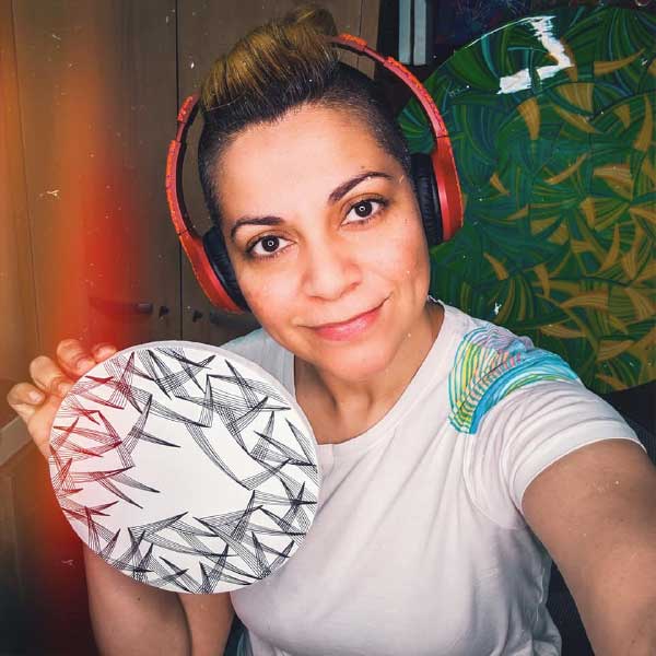 ১৬ বছর ধরে টুইটার ব্যবহার করার পর নয়নার ফলোয়ারের সংখ্যা প্রায় ২২ হাজার। যদিও এই সংখ্যা এমন কিছু নয়।