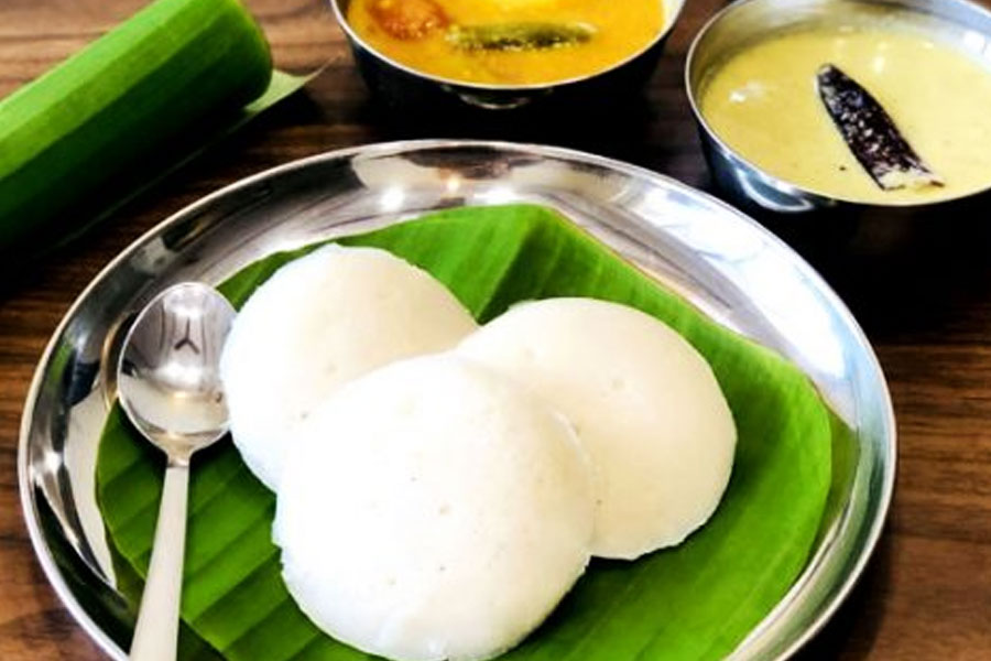 দক্ষিণ ভারতীয় খাবারের মধ্যে ধোসা, ইডলি বেশ জনপ্রিয়। কিন্তু ইডলি প্রথমে ভারতে বানানো হয়নি বলে অধিকাংশের দাবি।