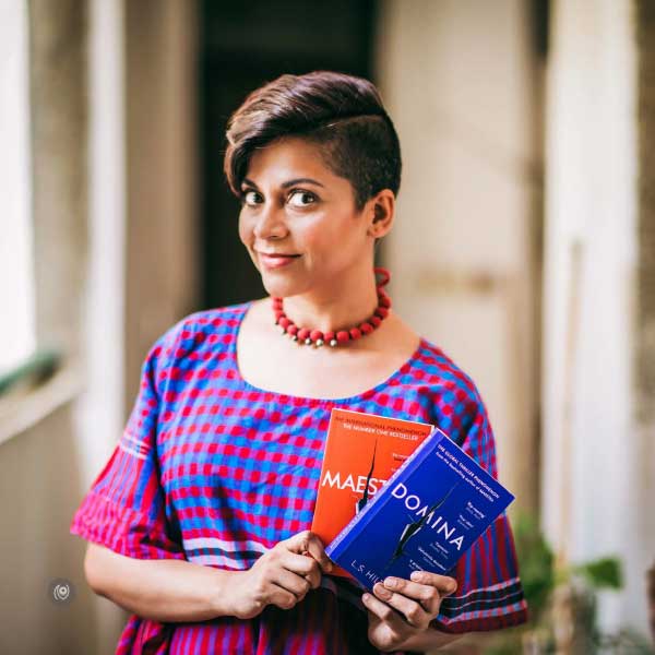 নয়না যোগ করেন, ‘‘এর আগেও অনেক পরিবর্তন হয়েছে। কিন্তু এর আগে টুইটারে মানুষের সঙ্গে মানুষের যোগাযোগ ছিল এবং মানুষের সঙ্গে খোলামেলা কথা বলা যেত। আমরা আমাদের দৈনন্দিন জীবন নিয়ে কথা বলতাম, কে আমাদের টুইটগুলি পড়ছে তা নিয়ে নয়। এখন টুইটারে পোস্ট করার আগে মানুষ অনেক চিন্তাভাবনা করে। আর সেই কারণেই এই মাইক্রোব্লগিং সাইটের ব্যবহার উল্লেখযোগ্যভাবে কমে গেছে। আমি নিজেও কেবল কাজের জন্য টুইটার ব্যবহার করি।’’