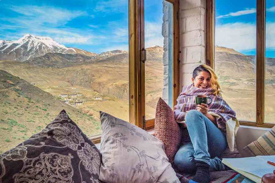 নয়নার কথায়, ‘‘আমি কখনওই ফলোয়ারদের সংখ্যা বাড়ানোর বিষয়ে আগ্রহী ছিলাম না। আমি যদি চাইতাম, তা হলে বিভিন্ন উপায়ে ফলোয়ার বাড়াতে পারতাম। কিন্তু আমার জন্য, কে আমাকে অনুসরণ করছে, তা সব সময়ই বেশি গুরুত্বপূর্ণ ছিল। তারা আমাকে নতুন কিছু শেখাতে পারে কি না, তা-ও দেখার চেষ্টা করি। আমি যাদের সঙ্গে কথা বলি, তাঁদের প্রত্যেককে ব্যক্তিগত ভাবে চিনি।’’ 