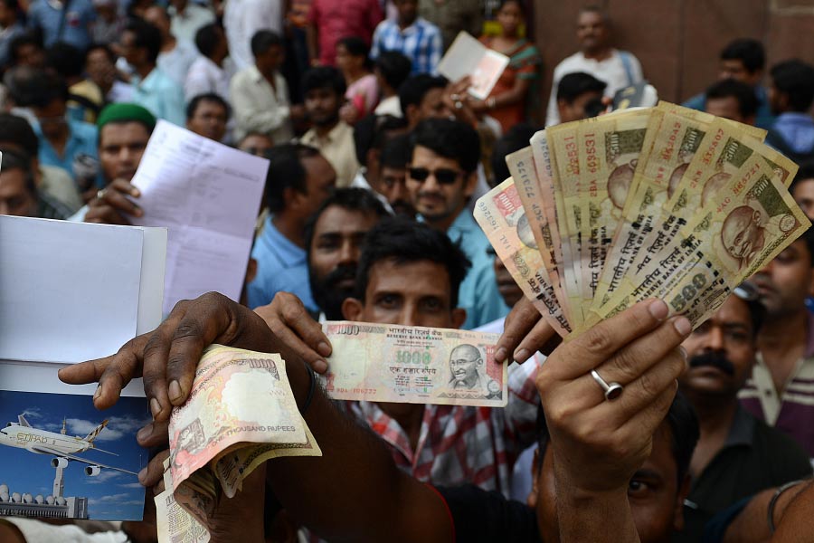 বাতিল নোটের ৯৯ শতাংশেরও বেশি রিজার্ভ ব্যাঙ্কে ফেরত এসেছে বলে জানিয়েছিল কেন্দ্রীয় সরকার। সরকারের যুক্তি ছিল, নোটবন্দি কালো টাকার ‘মোক্ষম দাওয়াই’। এই প্রক্রিয়ায় কালো টাকার দুর্নীতি নিয়ন্ত্রণ করা যাবে। যদিও বাস্তব অন্য কথা বলেছে। ব্যাঙ্কিং ব্যবস্থার বাইরে থাকা টাকার প্রায় পুরোটাই ব্যাঙ্কিং ব্যবস্থায় চলে আসার ফলে নোটবন্দির উদ্দেশ্য নিয়েও বিরোধীরা প্রশ্ন তুলেছে। এমনকী সেই প্রশ্ন এখনও উঠছে।