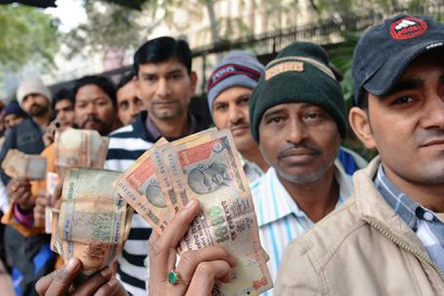 নোটবন্দির পর ৬ বছর কেটে গিয়েছে। এখনও কিন্তু দেশের নোটবন্দির ইতিহাস অনেকেরই অজানা। আজকের প্রতিবেদনে রইল নোটবন্দি বিষয়ক তেমন কিছু অজানা তথ্য।