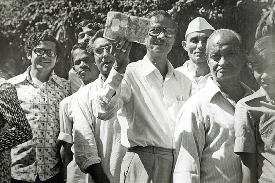 ১৯৪৬ সালের জানুয়ারি মাসে প্রথম বার ১ হাজার এবং তার বেশি টাকার নোট বাতিল ঘোষণা করা হয়েছিল ভারতে। দ্বিতীয় বার নোটবন্দি হয় ৩২ বছর পর।