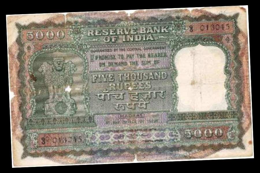 দেশে ৫ হাজার টাকার নোটও চালু ছিল এক সময়। ১৯৭৮ সালে ১০ হাজারের সঙ্গে ১ হাজার এবং ৫ হাজার টাকার নোটও বাতিল করে দেয় সরকার।