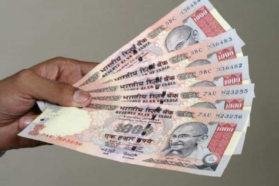 ভারতে ৫০০ টাকার নোট প্রথম চালু হয় ১৯৮৭ সালের অক্টোবর মাসে। ১৯৭৮ সালে বাতিল হওয়ার পর ২০০০ সালের নভেম্বর মাসে ফের ১০০০ টাকার নোট চালু করা হয়। 