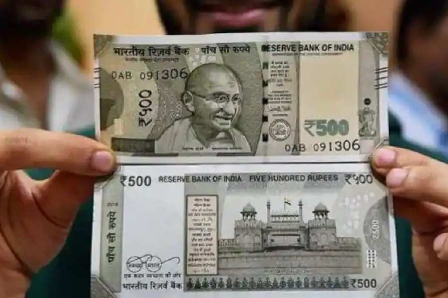 ১ হাজার ৬৯৫ কোটি ৭০ লক্ষ নতুন ৫০০ টাকার নোট ছাপা হয়েছে। তার জন্য খরচ হয়েছে ৪ হাজার ৯৬৮ কোটি টাকা ৮৪ পয়সা। অর্থাৎ, প্রায় ৫ হাজার কোটি টাকা।