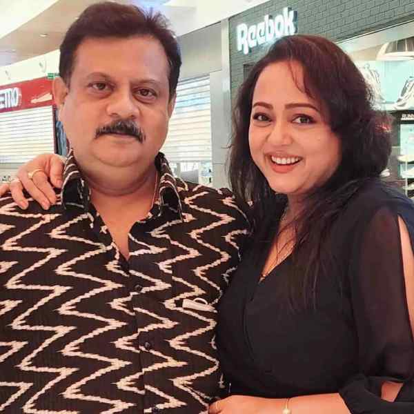 স্বামীর সঙ্গে অভিনেত্রী।