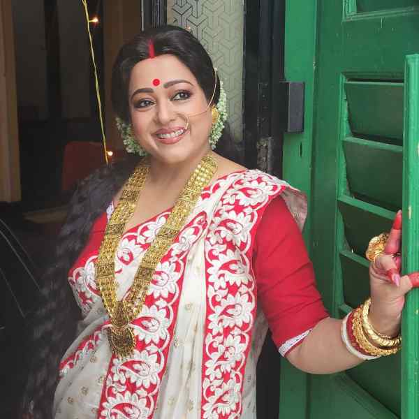 নিজেকে নতুন ভাবে প্রতি দিন দর্শকের কাছে তুলে ধরছেন অপরাজিতা।