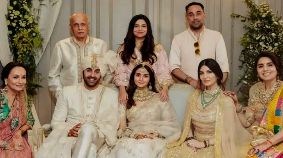 চলতি বছর ১৪ এপ্রিল বিবাহবন্ধনে আবদ্ধ হন রণবীর-আলিয়া। তার পর জুন মাসে অন্তঃসত্ত্বা হওয়ার সুখবর দেন আলিয়া।