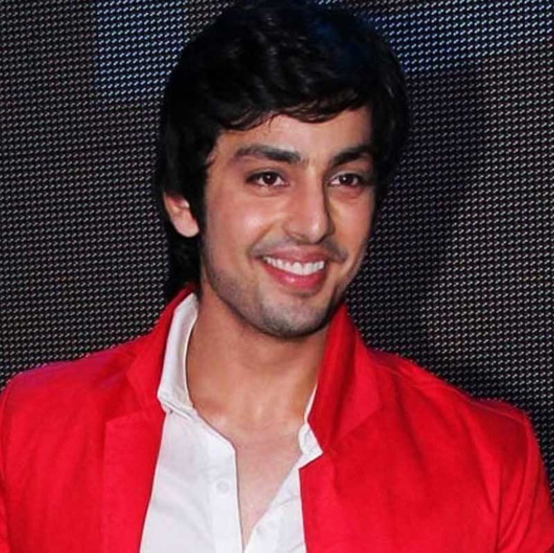 ১৯৮৯ সালে দিল্লিতে জন্ম হিমাংশের। নয়াদিল্লির কেআর মঙ্গলম ওয়ার্ল্ড স্কুলে ভর্তি হয়েছিলেন তিনি।