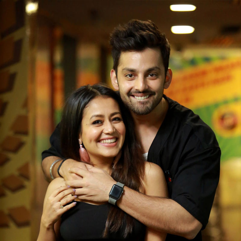 প্রায় চার বছর একসঙ্গে থাকার পর তাঁদের সম্পর্কে চিড় ধরে। গায়িকা তাঁর ইনস্টাগ্রাম অ্যাকাউন্টের মাধ্যমে তাঁদের বিচ্ছেদের কথা জানান।