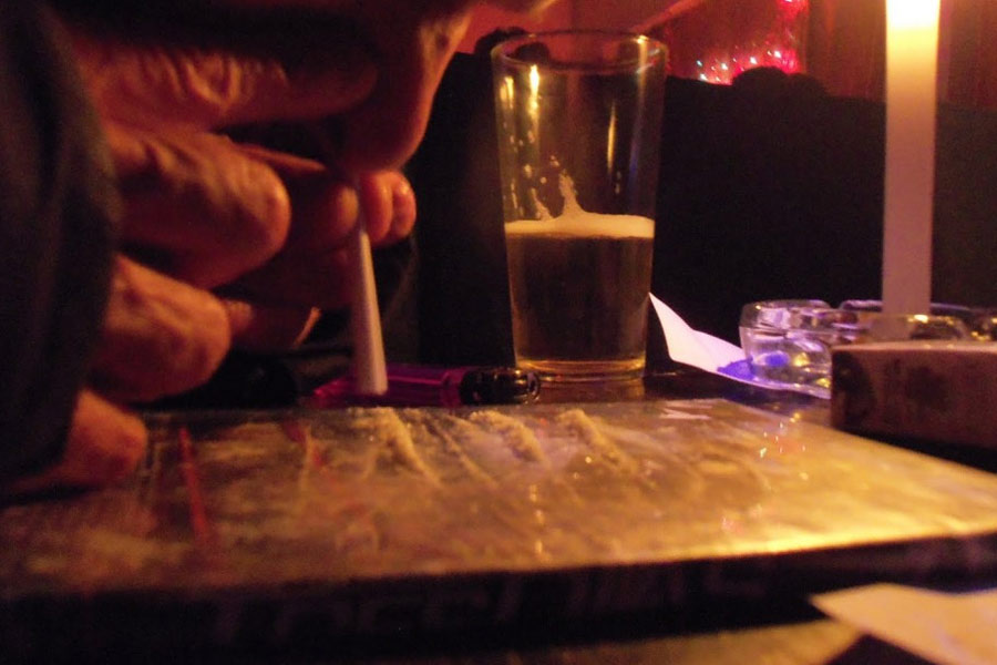 রুট-৩৬ একটি অস্থায়ী কোকেন বার। আশ্চর্যের বিষয় হল প্রায় প্রতি দিনই জায়গা পরিবর্তন হয় বিশ্বের প্রথম অস্থায়ী কোকেন বারের।