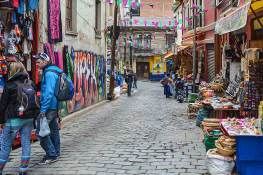 আশপাশের ব্যবসায়ী বা স্থানীয় বাসিন্দাদের অভিযোগ এড়াতেই বার বার জায়গা পরিবর্তন করে রুট-৩৬। একই জায়গায় নাকি তিন-চার সপ্তাহের বেশি এই কোকেন বার দেখা যায় না।