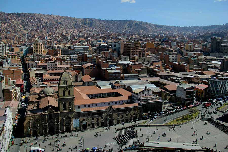 পাশাপাশি এই কোকেন বারে বলিভিয়ার কোনও নাগরিকদের প্রবেশাধিকার নিষিদ্ধ। কেবল মাত্র বিদেশিদেরই রুট-৩৬-এ ঢোকার অনুমতি দেওয়া হয়। আর সেই কারণেই এই অবৈধ বার কোন সময় কোন ঠিকানা থেকে পরিচালিত হচ্ছে, তার অনুমান করতে পারেন না স্থানীয়রা।