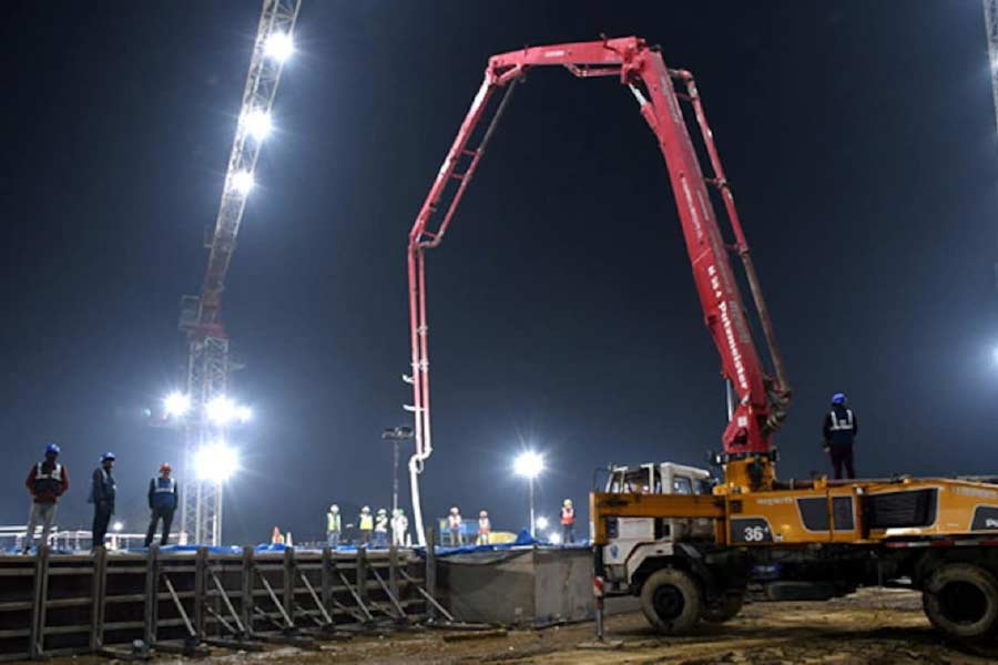 মন্দির ট্রাস্ট সূত্রে খবর, কর্নাটক থেকে এসেছে গ্রানাইট। মির্জাপুর থেকে এসেছে বেলেপাথর। এখানেই শেষ নয়। মন্দিরের সৌন্দর্যায়নের কাজের জন্য খাস রাজস্থান থেকে এসেছে মার্বেল পাথর। 