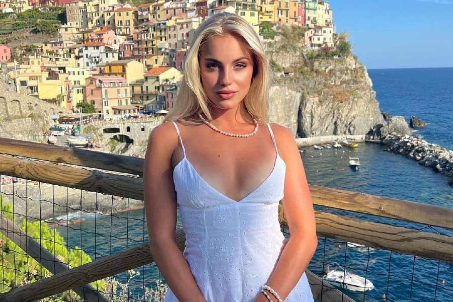 আনা চান, এই সাম্যের দাবিতে তাঁদের পাশে দাঁড়ান পুরুষ ফুটবলাররাও। তাঁর কথায়, ‘‘আমরা মহিলারা একে অন্যের পাশে সব সময়েই থাকি। চাইব পুরুষরাও আমাদের পাশে থাকুন।’’