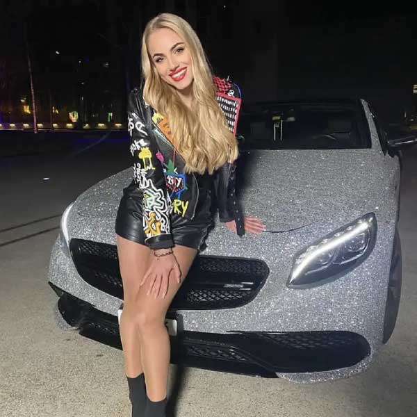 নিজের বয়ফ্রেন্ড নিয়ে যদিও কোনও কালেই মুখ খোলেননি আনা। সমাজমাধ্যমে কোনও ছবিও দেননি কখনও। তাঁর সহ-খেলোয়াড়দের একাংশ যদিও দাবি করেন, বয়ফ্রেন্ড রয়েছে আনার। বাগ্‌দান করতে পারেন শিগগিরই।